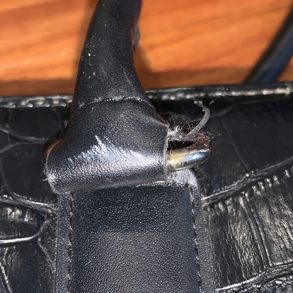 Targus Elegant Black Crocodile-Embossed 16x12in leather Tote Bag